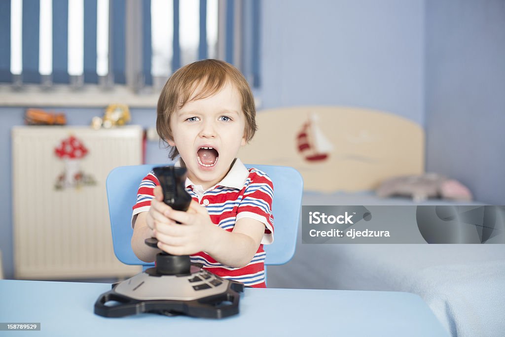 Baby boy gritando quando jogar jogos de computador - Foto de stock de Adulto royalty-free