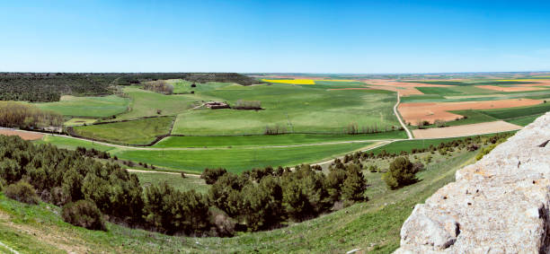 istock 11553 Farmland 1587921466