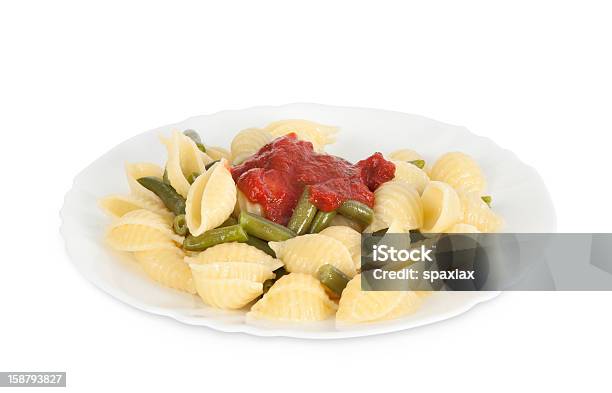 Pasta Con Salsa De Vegetales Y Foto de stock y más banco de imágenes de Alimento - Alimento, Amarillo - Color, Blanco - Color