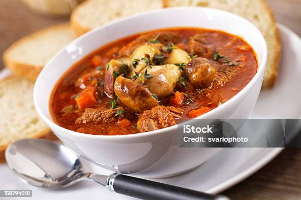 Ensopado Quente Com Cogumelos - Fotografias de stock e mais imagens de Ensopado - Ensopado, Goulash, Ensopado de Carne