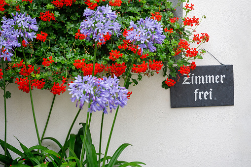 Hotel with German text Zimmer Frei (room free)