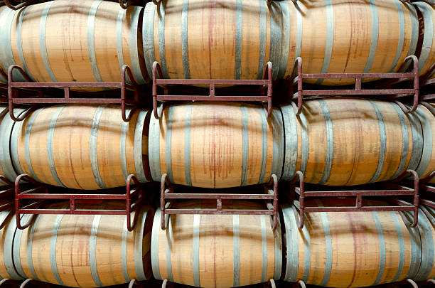 wino - alcohol wine barrel la rioja zdjęcia i obrazy z banku zdjęć