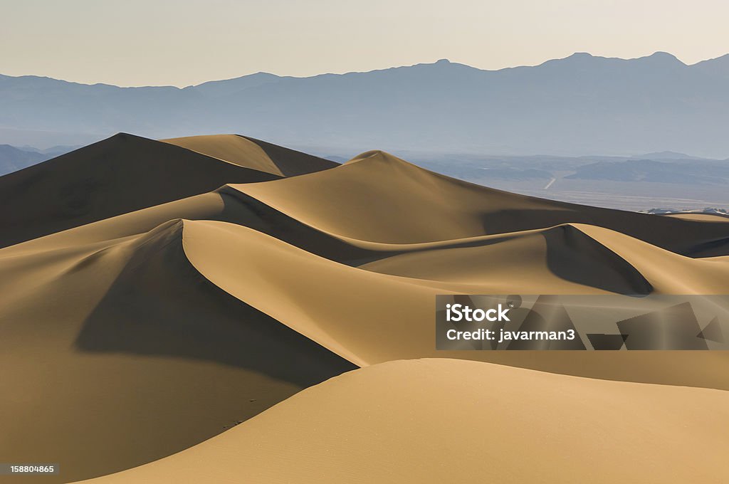 Dunas de areia de nascer do sol no céu - Foto de stock de Abstrato royalty-free