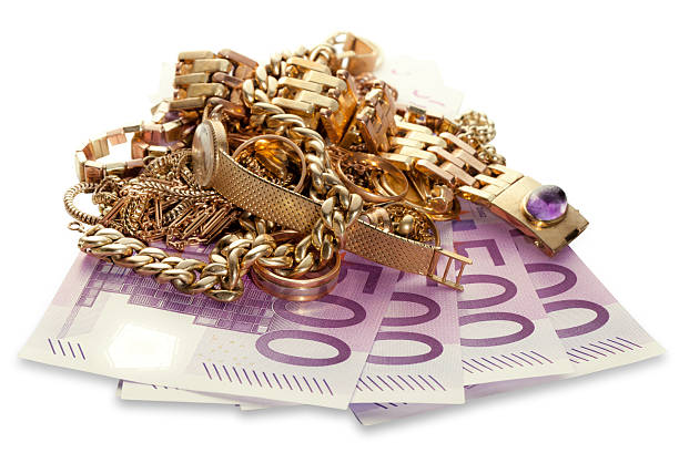 gold-schmuck mit 500-euro-scheine - scrap gold fotos stock-fotos und bilder