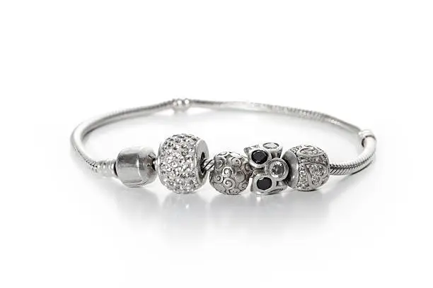 collect jewelry made ​​of silver is very popular
