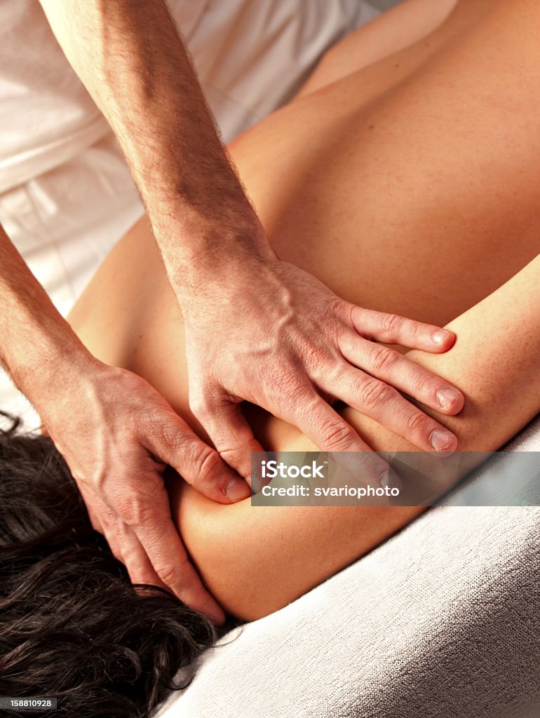 Mujer de recibir un masaje - Foto de stock de Adulto libre de derechos