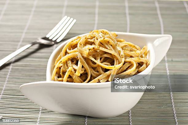 Spaghetti Z Sosem Pesto - zdjęcia stockowe i więcej obrazów Bazylia - Bazylia, Bez ludzi, Biały