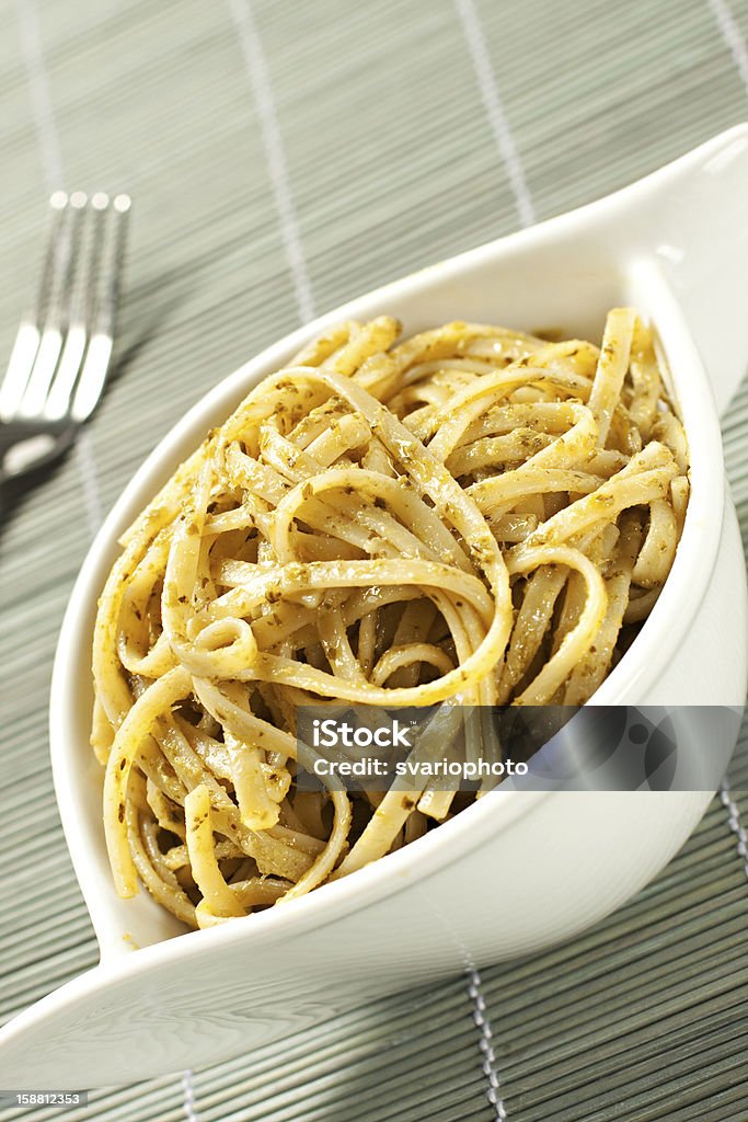 Spaghetti al pesto salsa - Foto de stock de Ajo libre de derechos