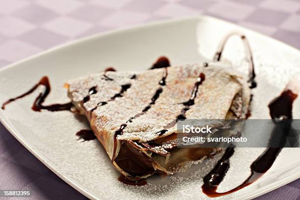 Köstliche Französische Crêpe Stockfoto und mehr Bilder von Aufschäumen - Aufschäumen, Crêpe - Eierkuchen-Speise, Dekoration