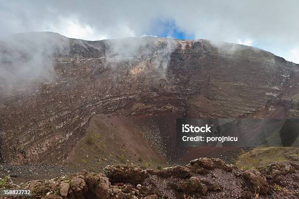 Vesubio Cráter Foto de stock y más banco de imágenes de Actividad - Actividad, Aire libre, Azufre