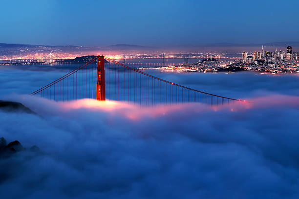 golden gate - san francisco county bridge california fog stock-fotos und bilder