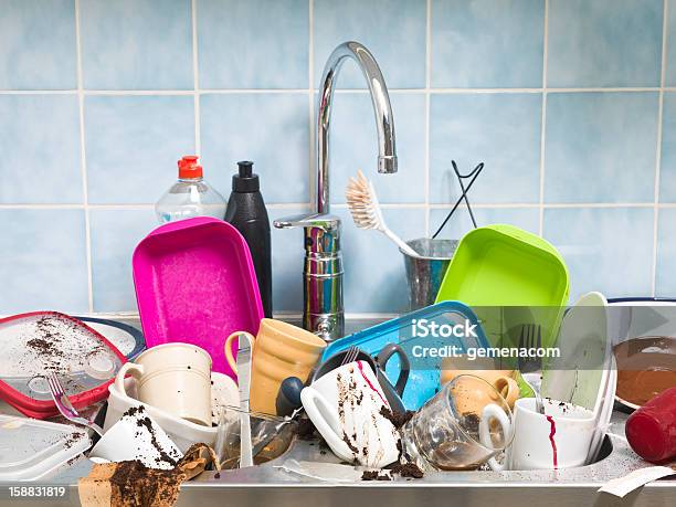 Desarrumado Cozinha - Fotografias de stock e mais imagens de Cozinha - Cozinha, Desarrumação, Sujo