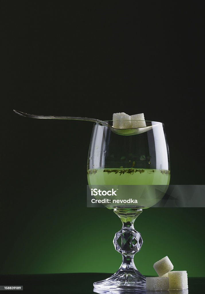 Bicchiere di assenzio con cucchiaio - Foto stock royalty-free di Alchol