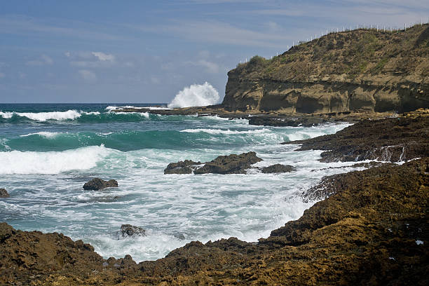 Waves crashing on shore Waves on the rocky Shore at Montanita Ecuador montanita ecuador stock pictures, royalty-free photos & images