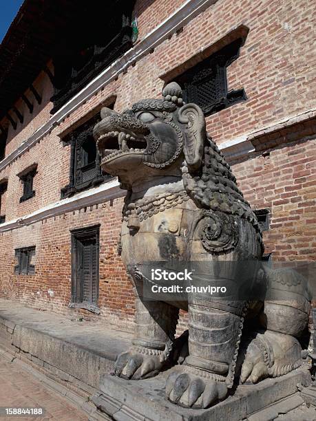 Estátua De Leão - Fotografias de stock e mais imagens de Bhaktapur - Bhaktapur, Budismo, Cultura do Nepal