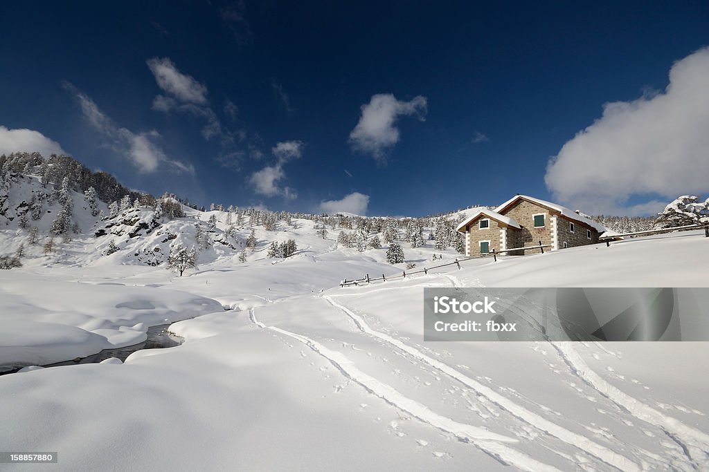 고산대 오두막 겨울 아름다운 풍경 - 로열티 프리 0명 스톡 사진