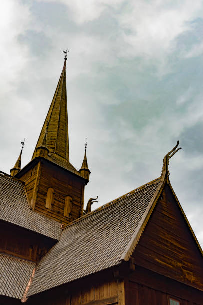 iglesia de madera de lom - lom church stavkirke norway fotografías e imágenes de stock