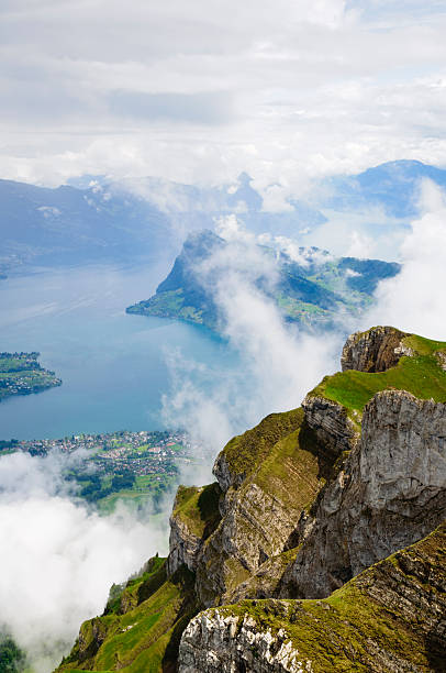 からの取り付け pilatus ,switzerland - pilatus ストックフォトと画像