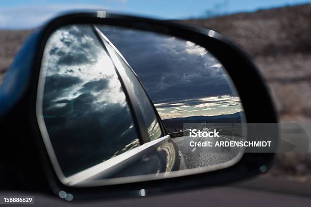 Vista No Espelho - Fotografias de stock e mais imagens de Admirar a Vista - Admirar a Vista, Carro, Conduzir