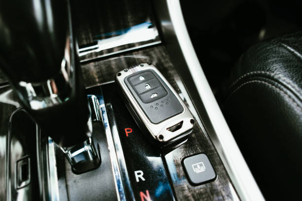 istock Car keyless entry remote on the auto transmission panel. 1588925723