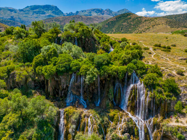 cachoeira espetacular e área turística da região turquia-erzincan - rumbling - fotografias e filmes do acervo