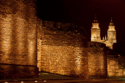 Roman pared y catedral de Lugo, España photo