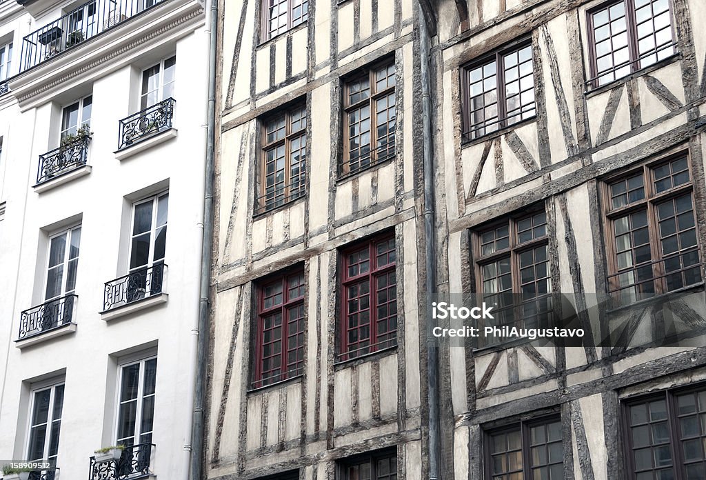 Media de madera casas en París - Foto de stock de Alrededor del siglo XIV libre de derechos
