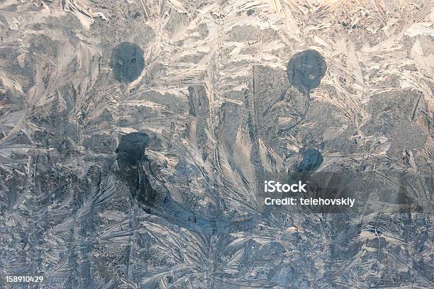 Ледяной Узор На Зимний Стекло — стоковые фотографии и другие картинки Без людей - Без людей, Блёстки, Время года