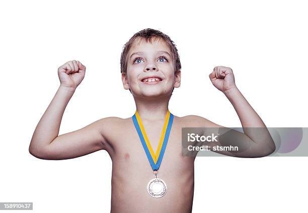 Мальчик С Медаль — стоковые фотографии и другие картинки Атлет - Атлет, Белый фон, Бронзовая медаль