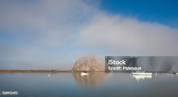 モロロック早朝の夜景 - カリフォルニア州のストックフォトや画像を多数ご用意 - カリフォルニア州, セールボート, モロベイ