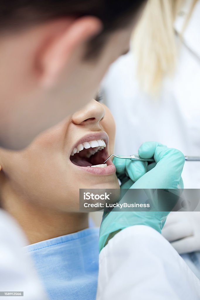 Assistenza odontoiatrica - Foto stock royalty-free di Accudire