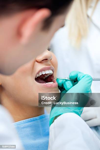 Assistenza Odontoiatrica - Fotografie stock e altre immagini di Accudire - Accudire, Adulto, Ambulatorio dentistico