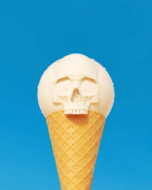 cono de helado vainilla blanco chocolate calavera esfera cuchara azul cielo de verano fondo - symmetry ice cream cone ice cream cream fotografías e imágenes de stock