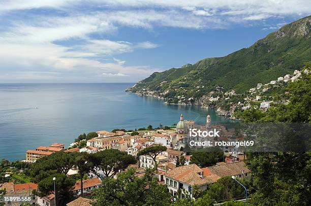 Baia Di Vietri Sul Mare - Fotografie stock e altre immagini di Amalfi - Amalfi, Ambientazione esterna, Architettura