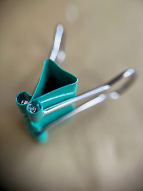 Green paper clamp