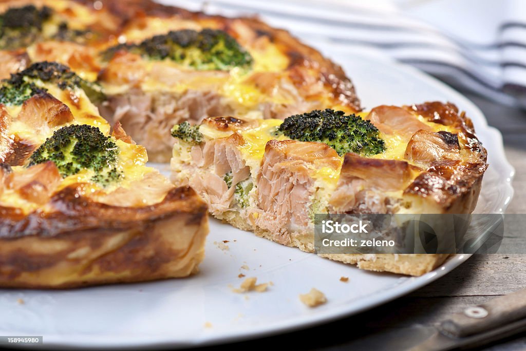 Salmão e brócolos quiche - Royalty-free Salmão - Peixe Foto de stock