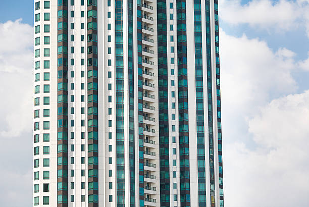 Cтоковое фото Современные апартаменты в здании с высокой посадкой
