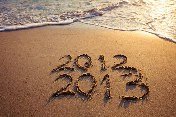 neue jahr postkarte - 2013 beach new years eve new years day stock-fotos und bilder
