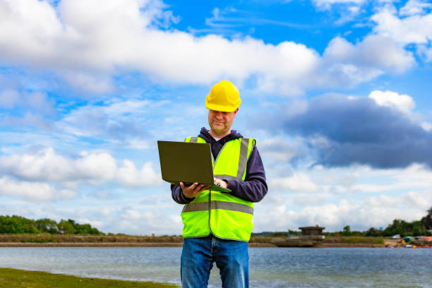 istock Maintenance engineer working at the reservoir 1589535019