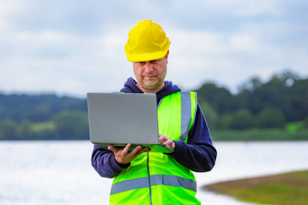 istock Maintenance engineer working at the reservoir 1589535022