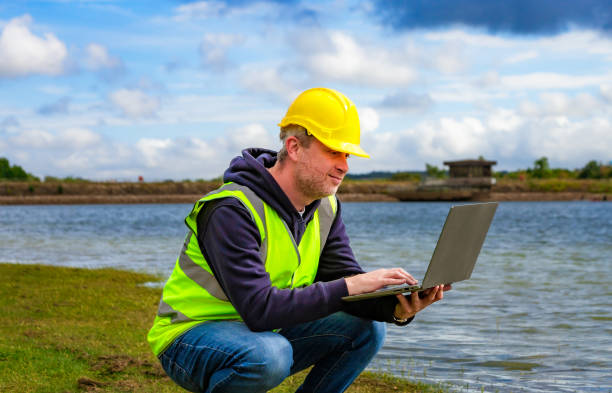 istock Maintenance engineer working at the reservoir 1589535028