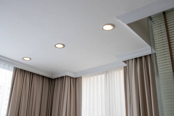 istock white house walls and curtains 1589654245