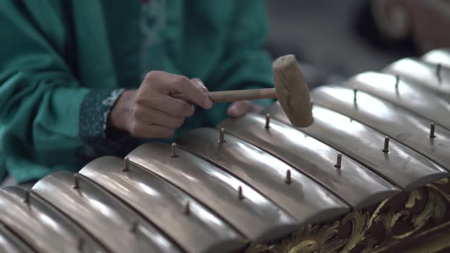 Gamelan is one of the traditional musical instruments in Indonesia which is worldwide. Gamelan has various regions such as Java, Sunda and Bali.