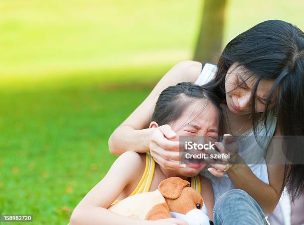 Melodia A Chorar Filha - Fotografias de stock e mais imagens de Filhos - Filhos, Conflito, Criança