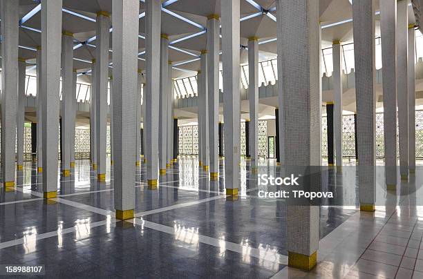 Malásiakuala Lumpur Mesquita Nacional - Fotografias de stock e mais imagens de Arquitetura - Arquitetura, Coluna arquitetónica, Espiritualidade