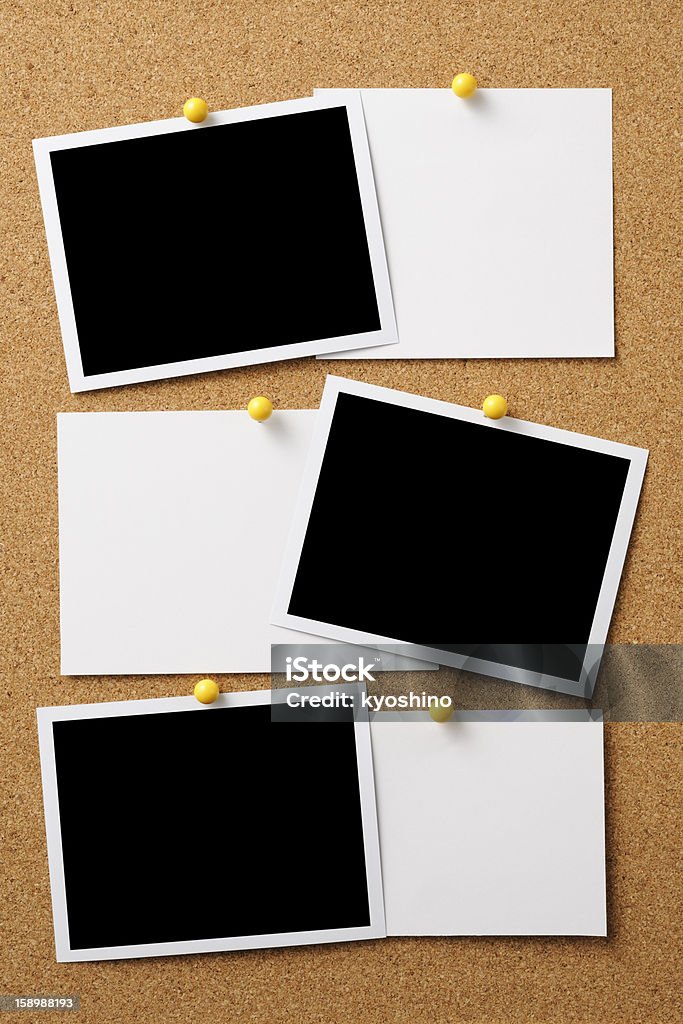 空白メモの写真をピン付きのコルクボード - 伝言板のロイヤリティフリーストックフォト