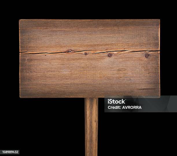 Wooden Signboard Изолированные На Черном Фоне — стоковые фотографии и другие картинки Без людей - Без людей, Боллард, Горизонтальный