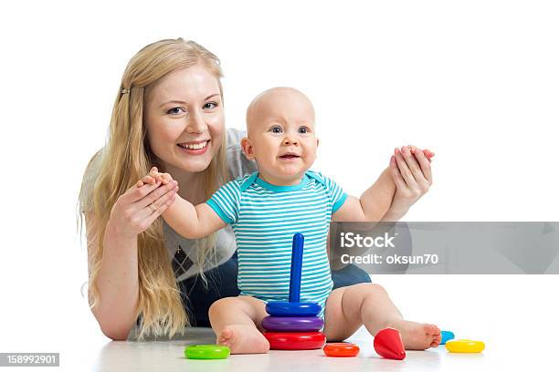 Bebê Menino E Mãe Jogando Juntos - Fotografias de stock e mais imagens de Adulto - Adulto, Aprender, Bebé