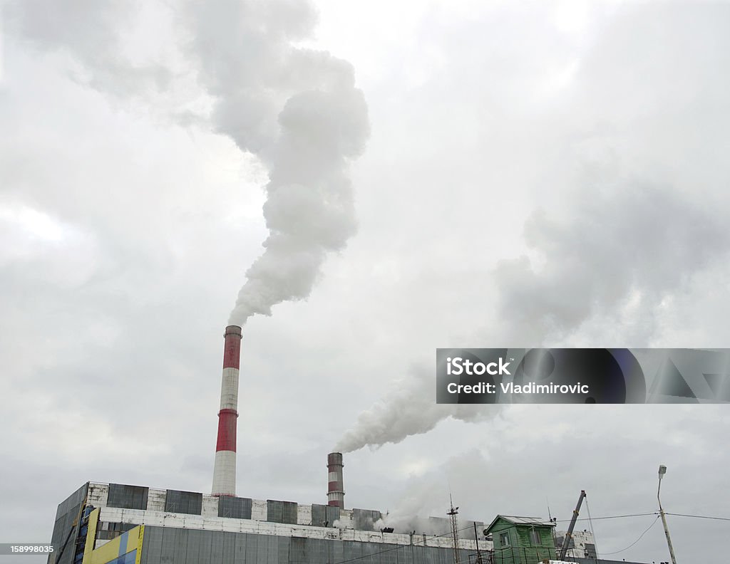 Tubi e fumo - Foto stock royalty-free di Ambientazione esterna