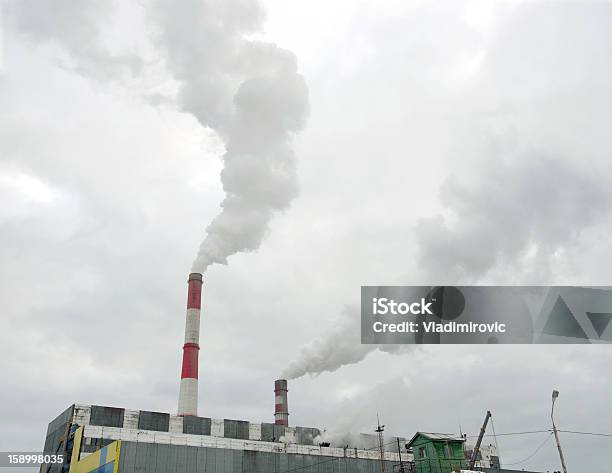 Foto de Tubos E Fumaça e mais fotos de stock de Alto - Descrição Geral - Alto - Descrição Geral, Cano, Carvão